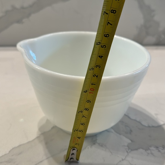 White PYREX small mixing bowl - Picture 6 of 6
